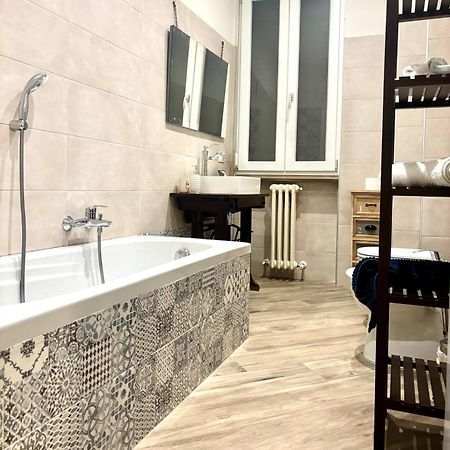 Lu.Lu Suite And Rooms Piacenza Bagian luar foto
