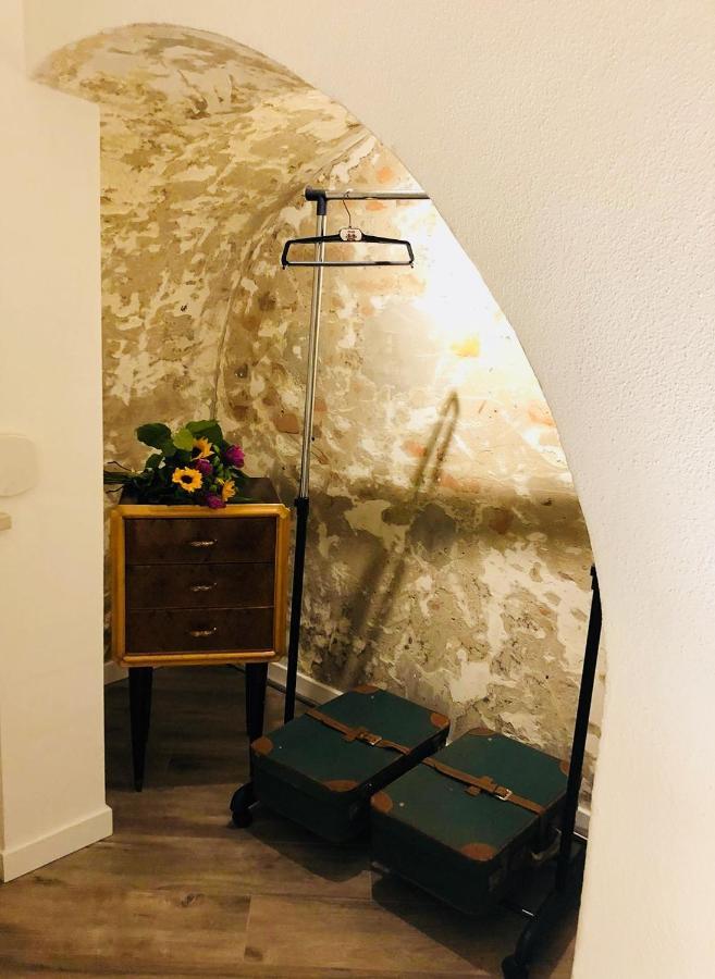 Lu.Lu Suite And Rooms Piacenza Bagian luar foto