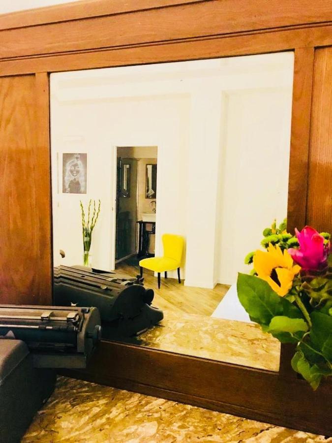 Lu.Lu Suite And Rooms Piacenza Bagian luar foto